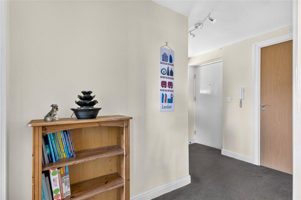 Apartment in Bracknell - More