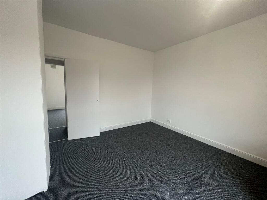 Apartment in Berkshire Street, Kingston upon Hull - View 4