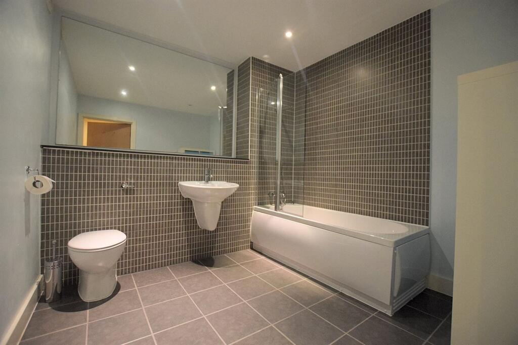 2 Mersey Road, Larke Rise, M20 photo 4