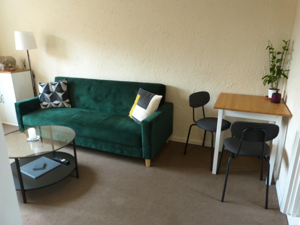 Wellington Close  photo 3