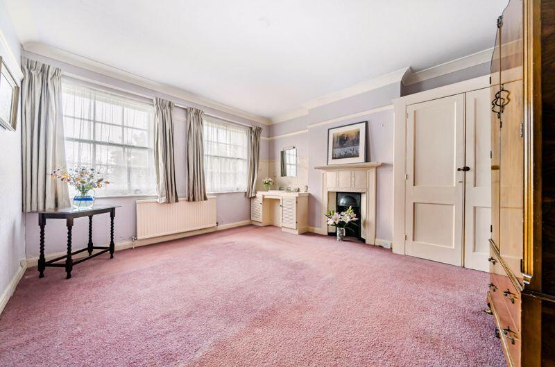 House in Folkestone, Morehall - More