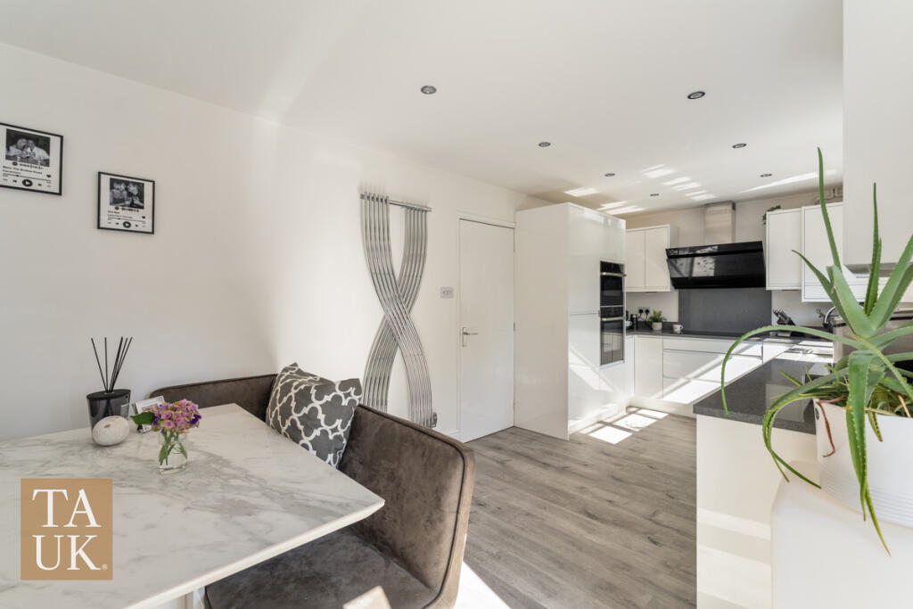 House in Ellesmere Port, Cheshire Oaks - View 4