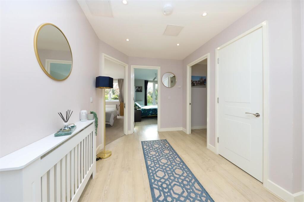 Apartment in London, Ickenham - View 4