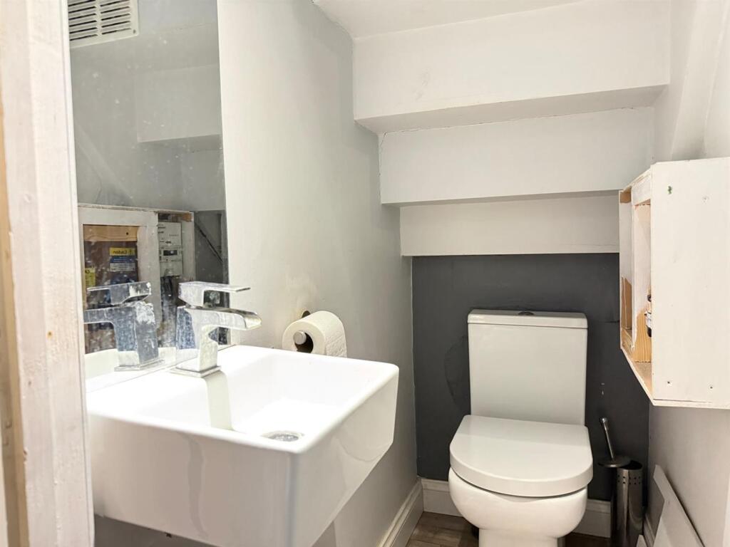 House in Romford - More