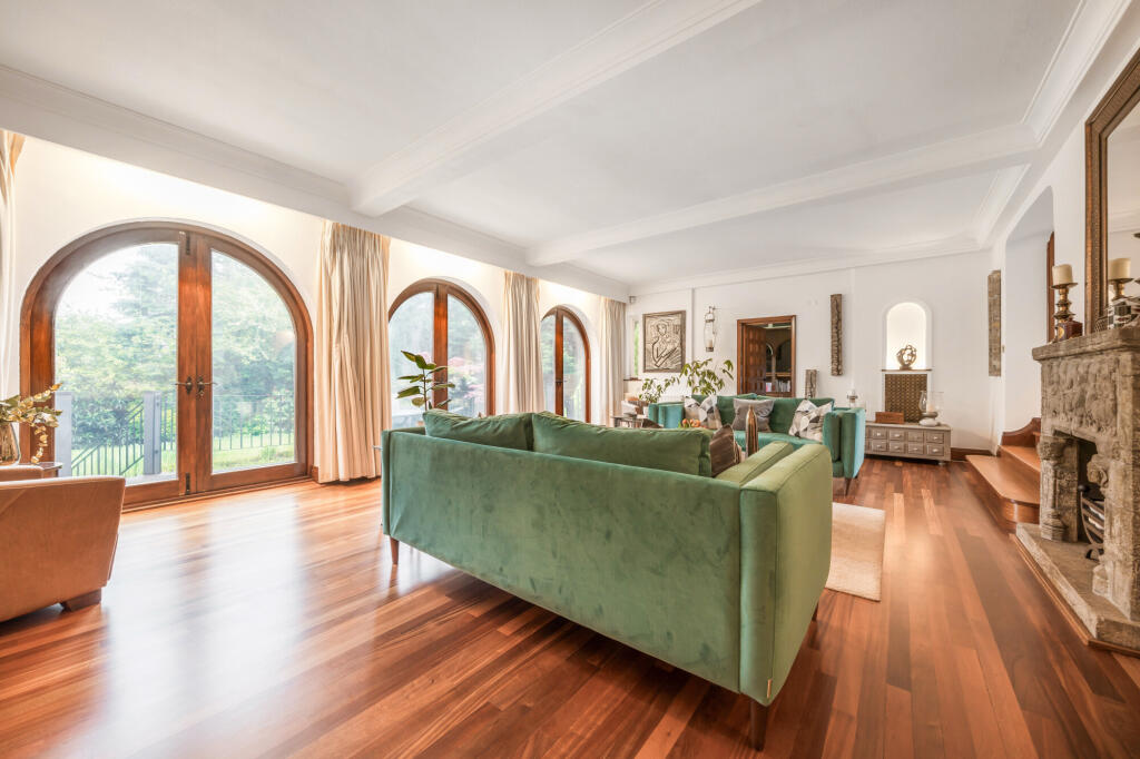 House in London, Totteridge - More