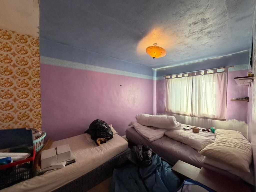 House in Luton - View 5