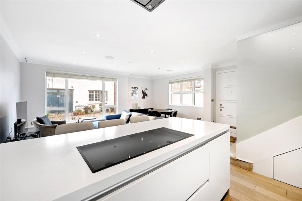 Clarendon Mews, London, W2 2 photo 4