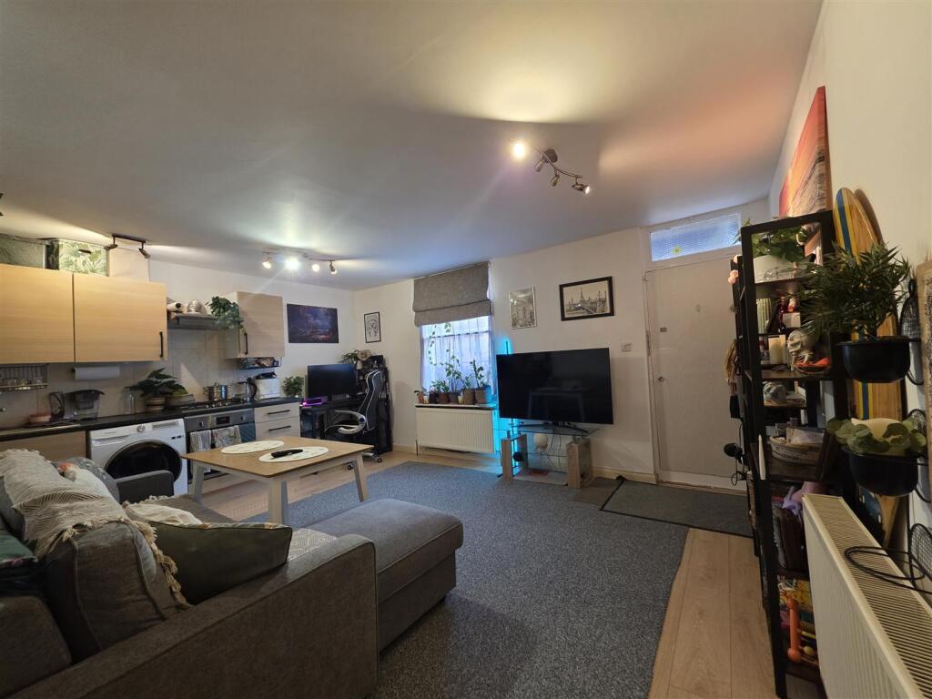 Main image of property: High Street, Banbury