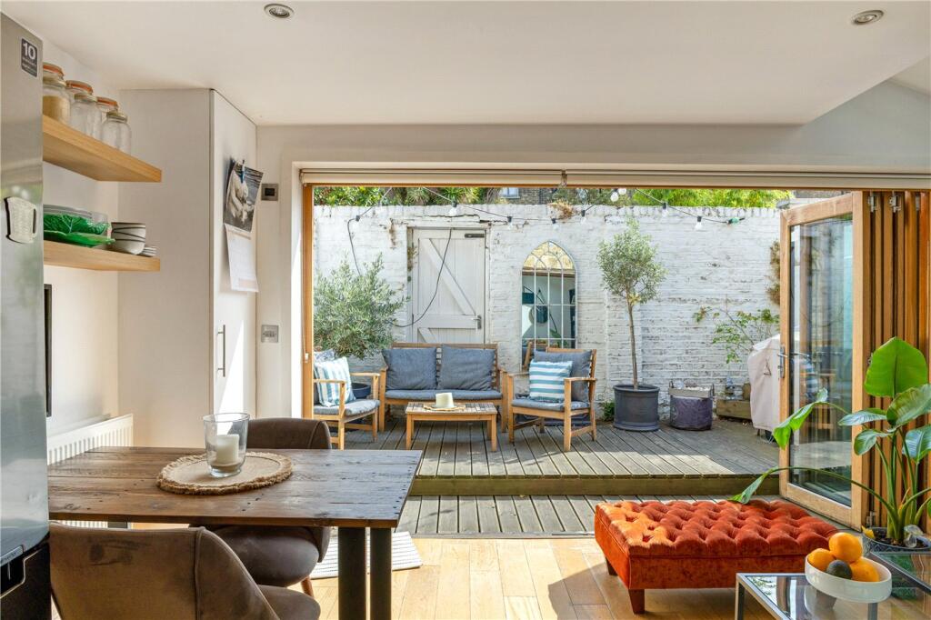 Apartment in London - View 5