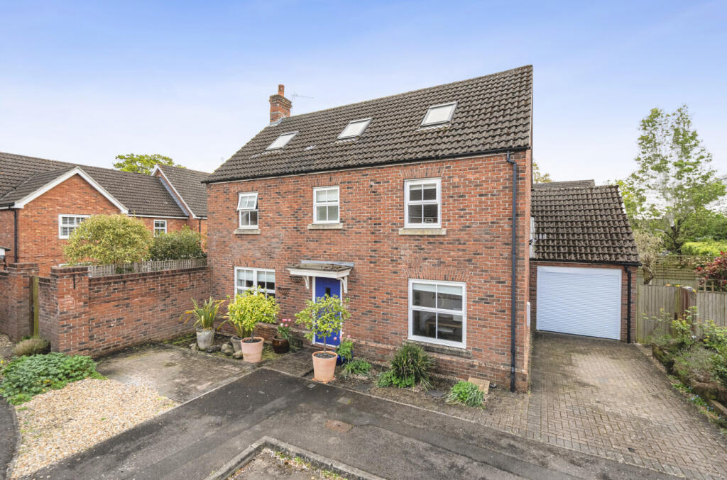 Main image of property: Tayberry Grove, Mortimer, Reading, Berkshire, RG7