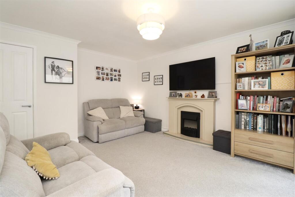 House in York, Westfield - More