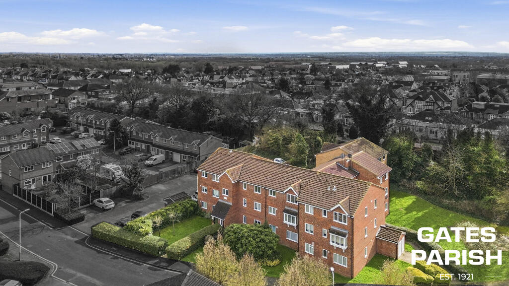 2-bed flat on Latimer Drive, Hornchurch, RM12, £275,000