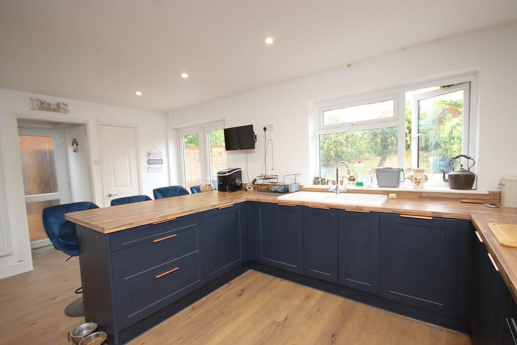 House in Horsham, Tedfold, Billingshurst - View 5