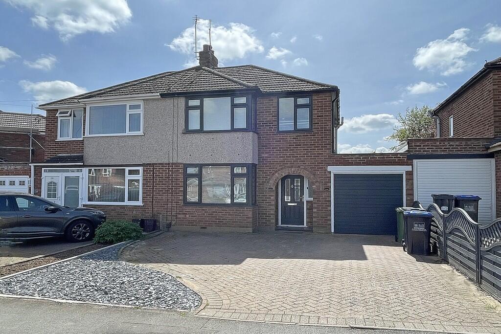 3-bed semi-detached on Moorhill Road, Whitnash, Leamington Spa, £350,000