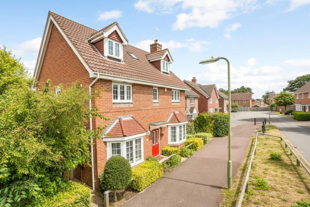 Main image of property: Kingsley Square Fleet GU51