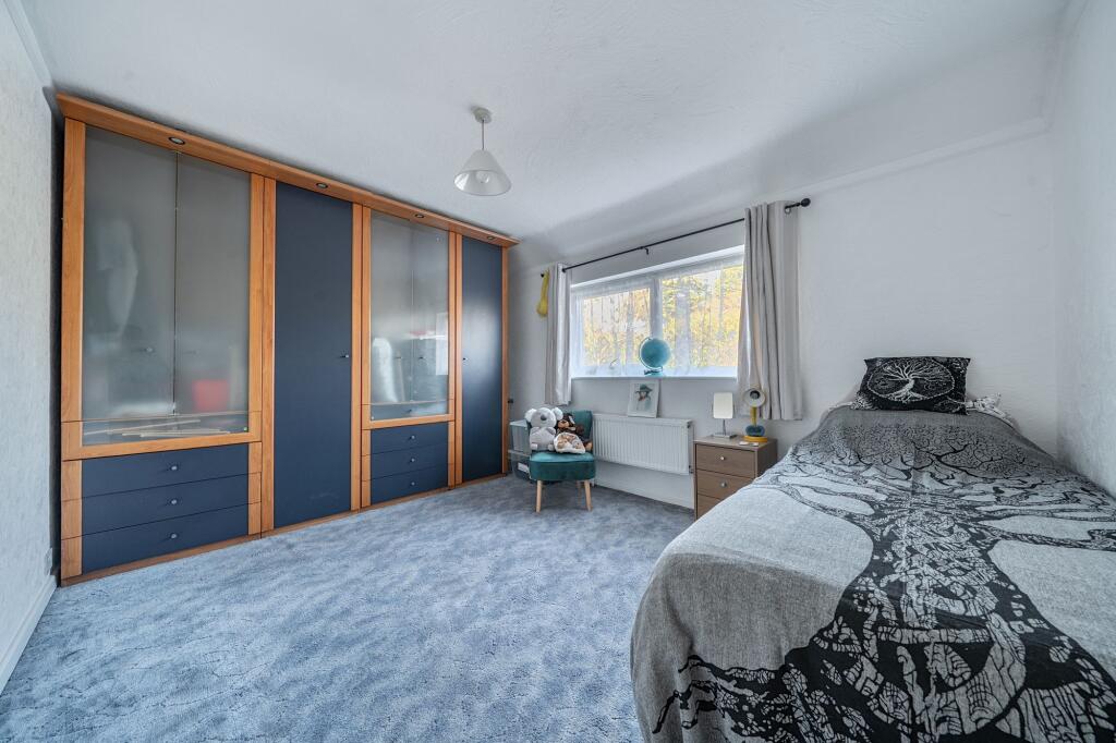 Gloucester Road, Aldershot, GU11 - More