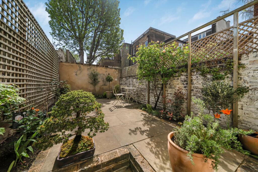House in Twickenham - View 3