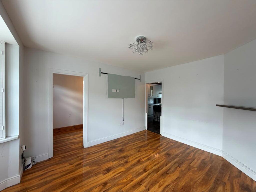 Apartment in Southall - View 5