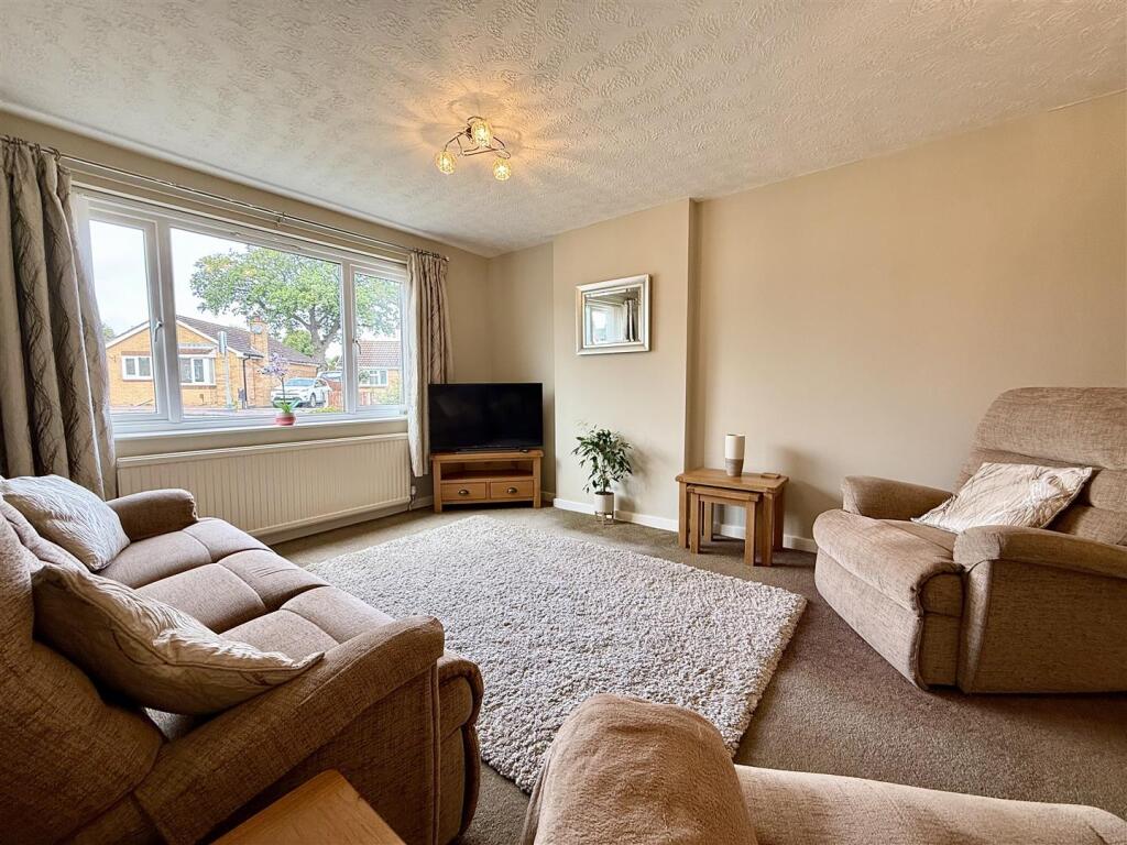 Fairway Road, Shepshed, Loughborough photo 2
