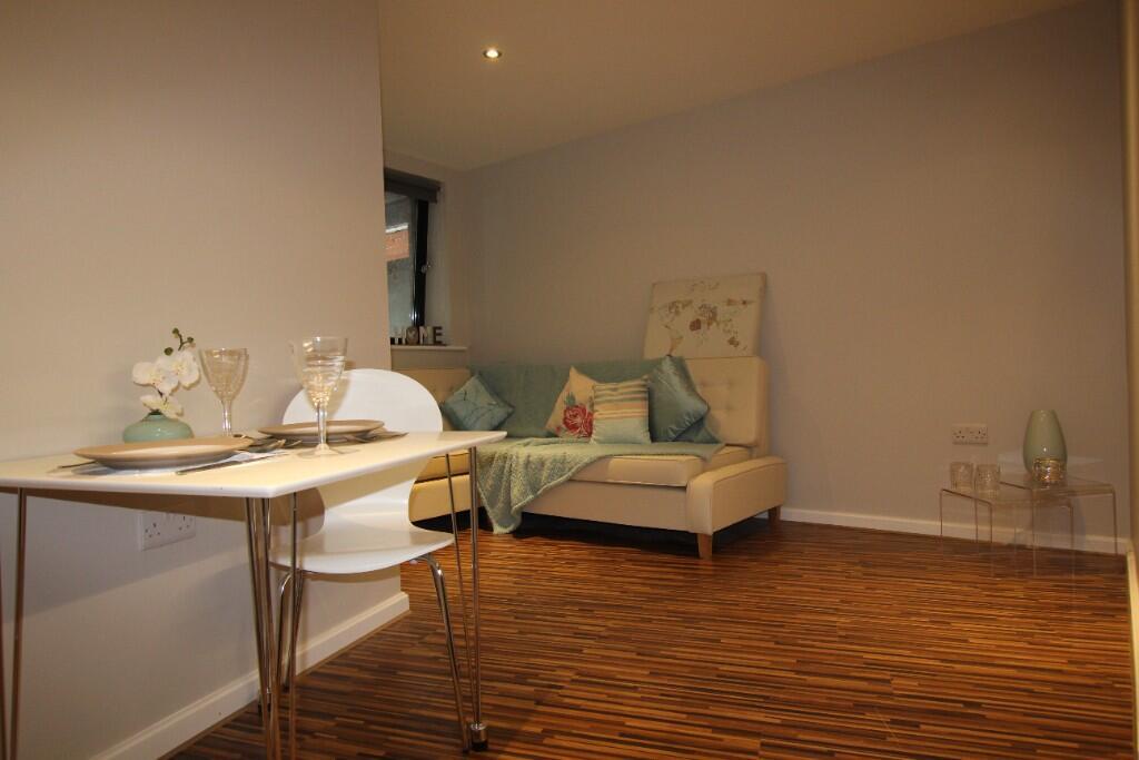 Main image of property: 90 Princess Street, 2 Bedroom apartment