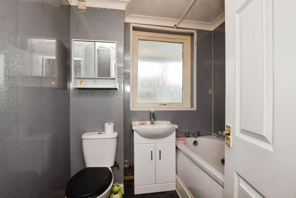 Cairngorm Drive, Aberdeen, AB12 photo 3