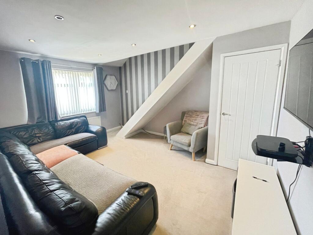 House in Basingstoke and Deane, Basingstoke - More