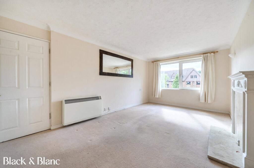 Apartment in Bromley - View 3