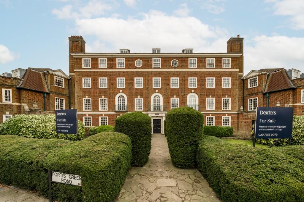 Studio flat on Fortis Green Road, London, N10, £800,000