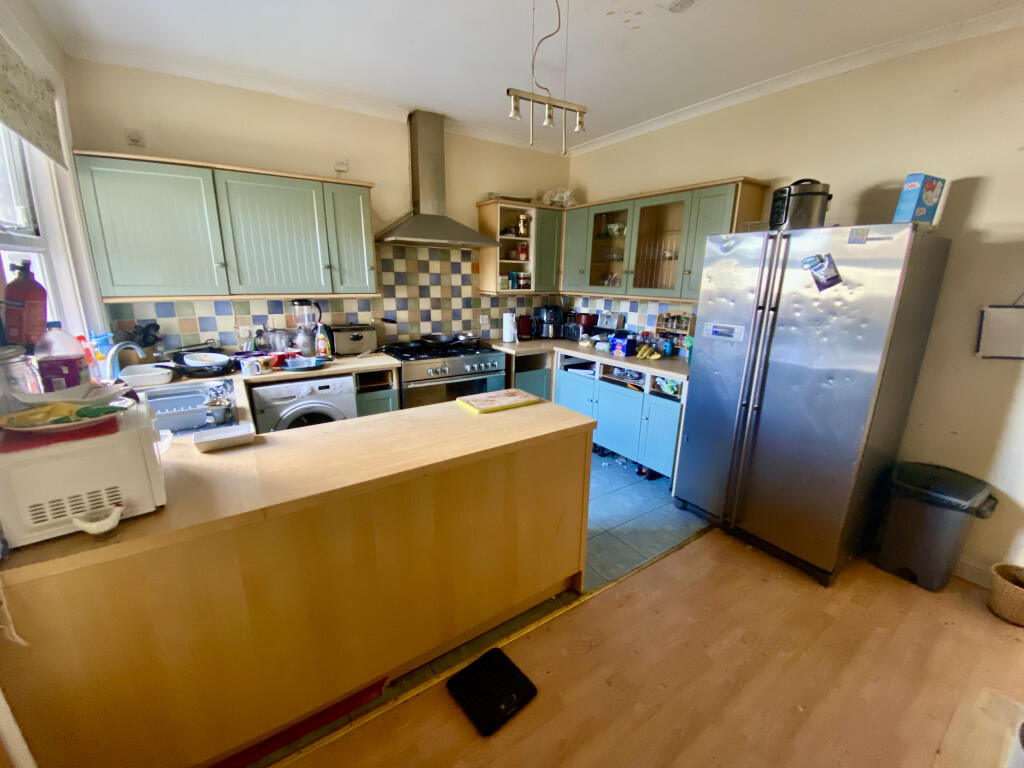 Yarborough Road, East Cowes, Isle of Wight photo 4