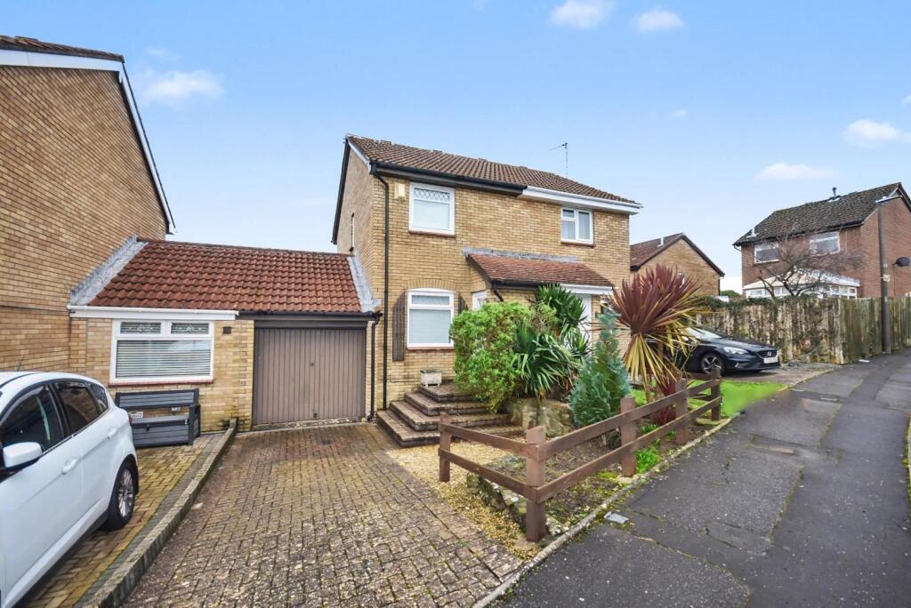 Main image of property: 5 Hollyrood Close, Barry, CF62 8AY