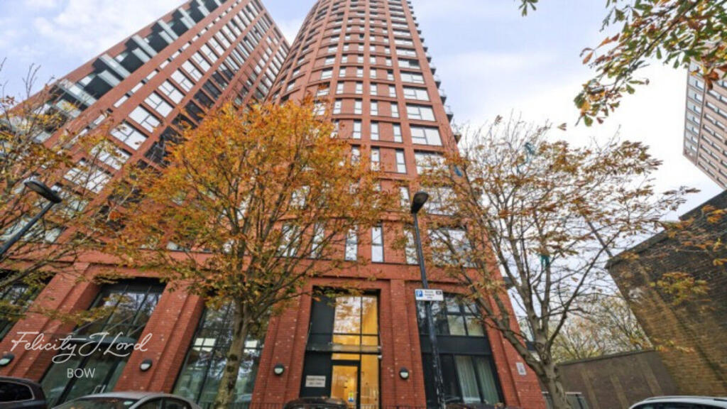 Main image of property: Mercury Walk, London, E14