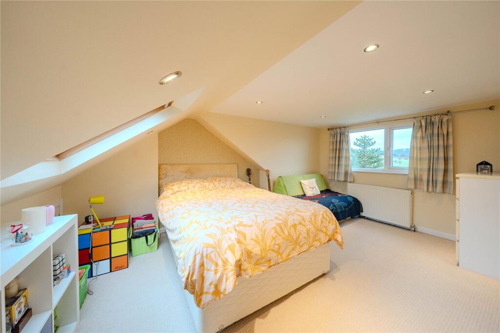House in Leeds, West Yorkshire - View 5