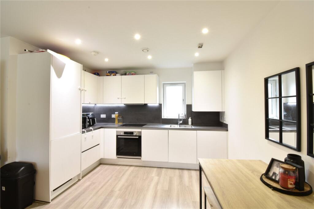 Apartment in Three Rivers, Abbots Langley - View 3