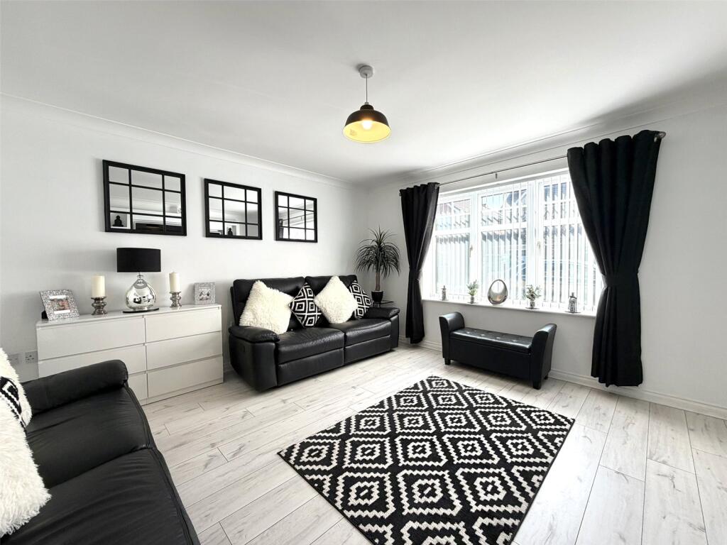 House in Prenton, Liverpool City Region - View 5