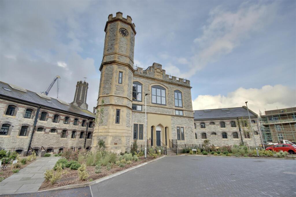 Main image of property: Radial House, Governors Walk