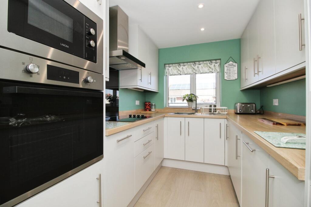House in Leeds, Robin Hood - View 3