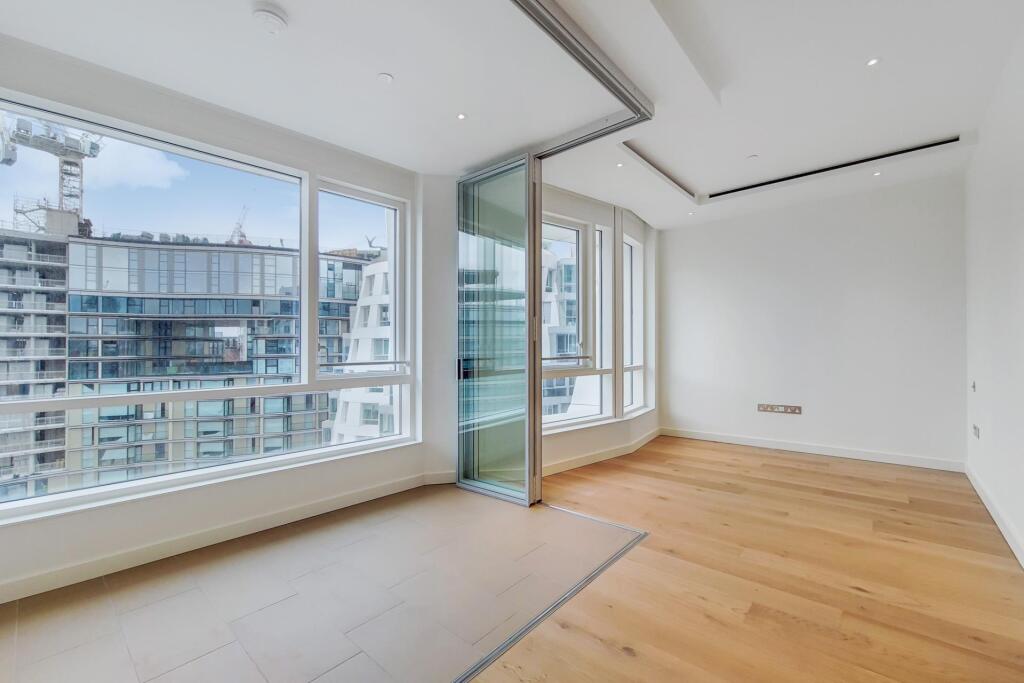 Studio flat on Prospect Way, London, SW11 , £775,000