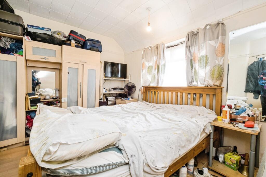 House in Romford - More