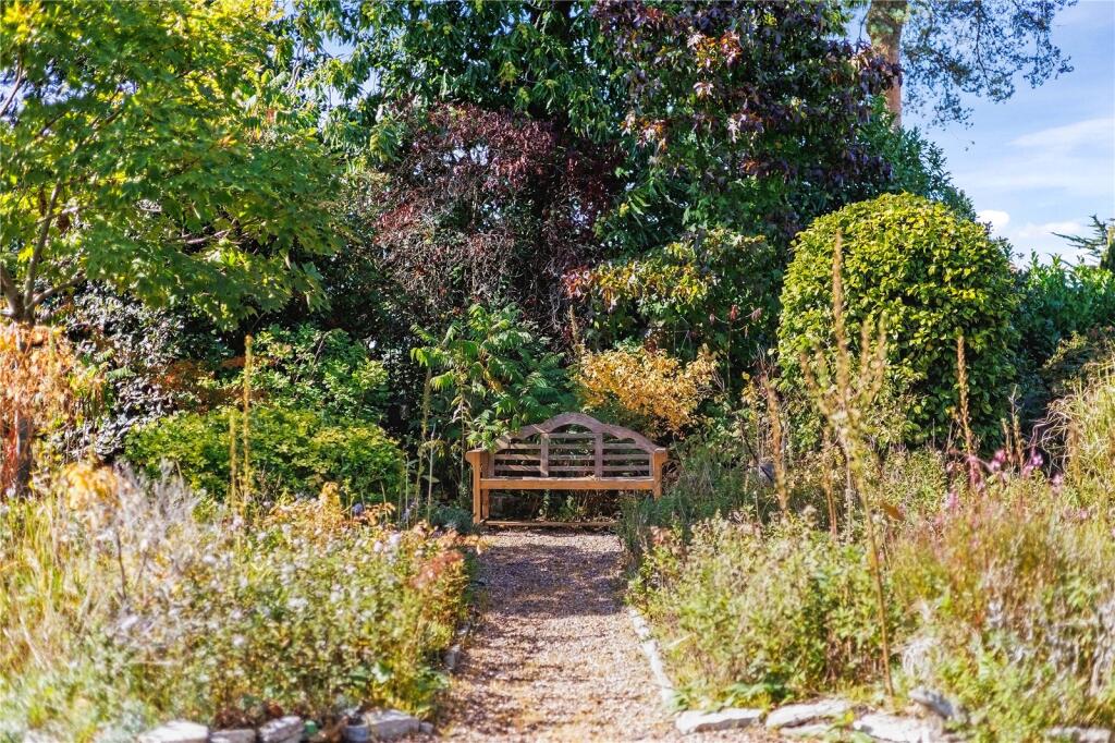 3 bed detached - Stevenson Crescent, Poole, Dorset, BH14 image 4