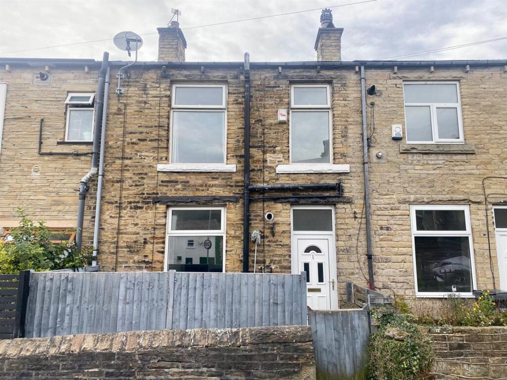 2-bed terraced on Carr Street Brighouse, £115,000