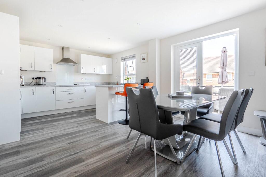 House in Milton Keynes, Eaton Leys, Bletchley and Fenny Stratford - View 2
