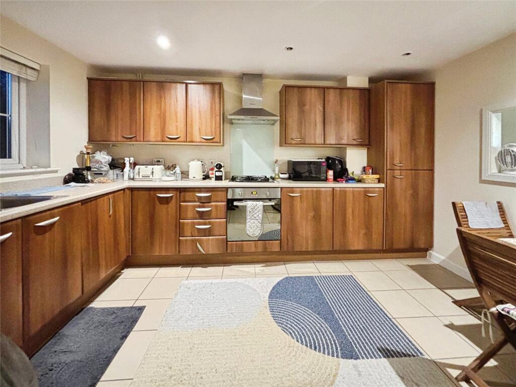 Goodwood Close, Bicester, Oxfordshire photo 3