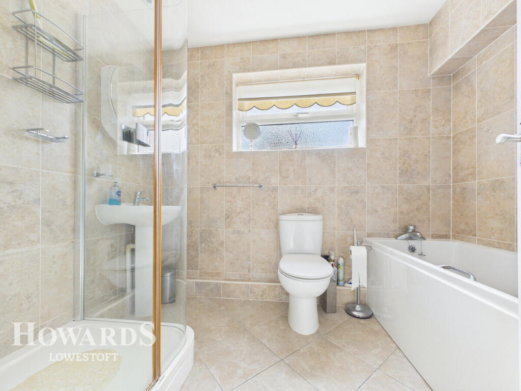 House in East Suffolk, Lowestoft - More