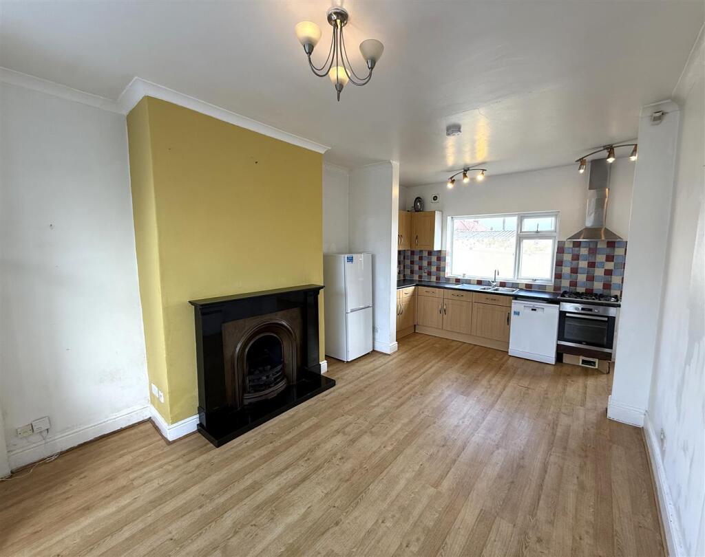 Crosby Road, Lytham St. Annes photo 2