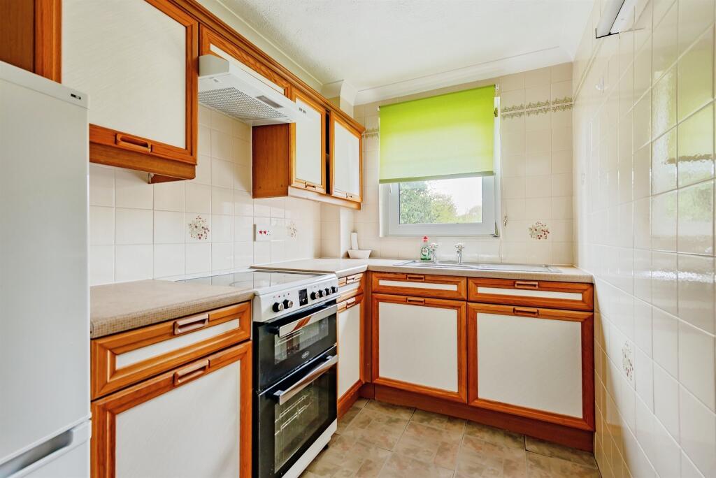 Linkfield Lane, Redhill photo 3