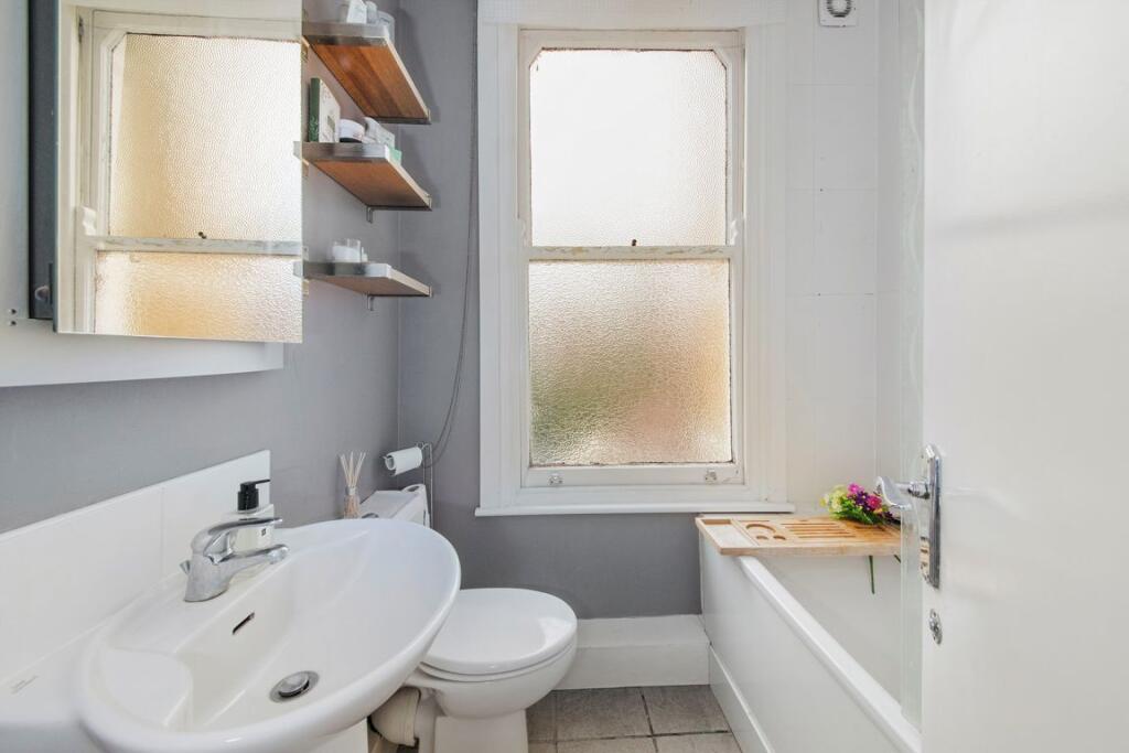 Apartment in London - More