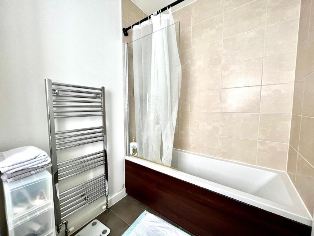 1 Silvertown Square, London, Greater London, E16 photo 4