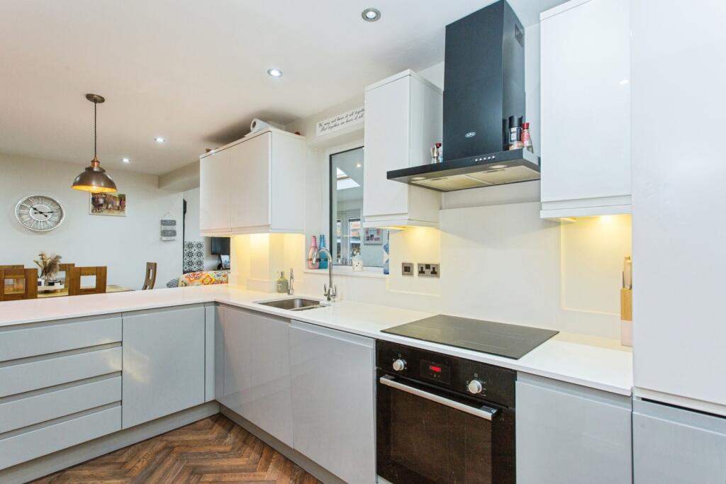 Great Park Drive, Leyland, Lancashire, PR25 photo 2