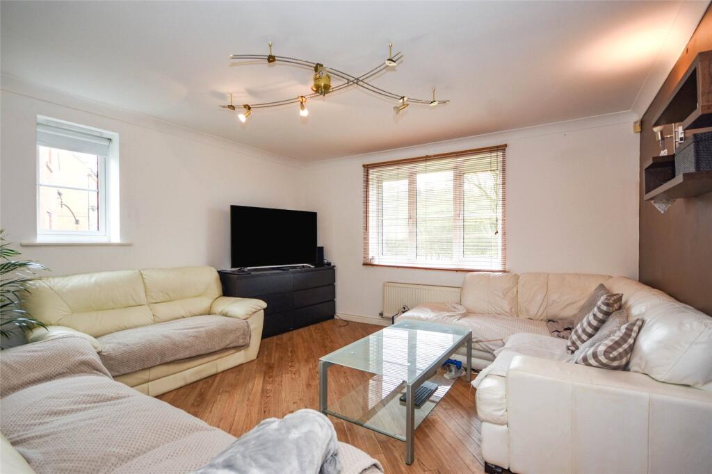 Sachfield Drive, Chafford Hundred, Grays, Essex, RM16 photo 2