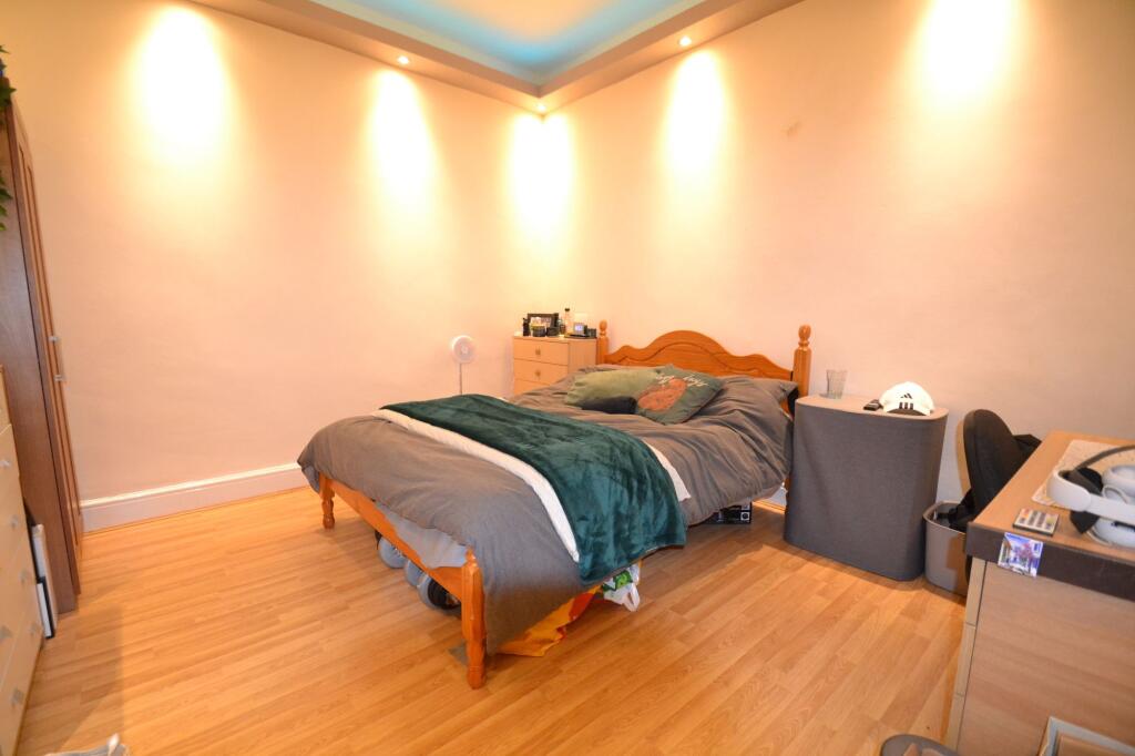 2 bedroom house share for rent